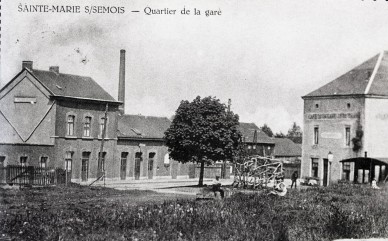 Ste-Marie sur Semois-gare int gauche+wagon serre-freins (2).jpg